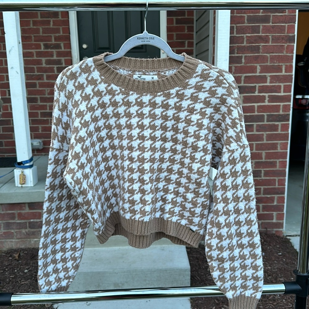 Hollister sweater
